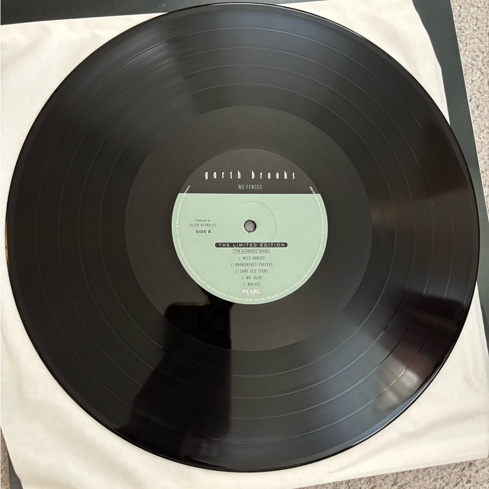 Garth Brooks 'No Fences' Vinyl Record - Picture 4 of 4